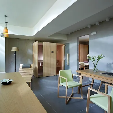 Mistral - For Solo Travelers Hotel
