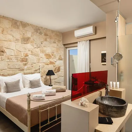 Mistral - For Solo Travelers Hotel